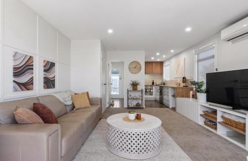 Linwood Casa | Charming Central Stay - Cosy Comfort and Free Parking