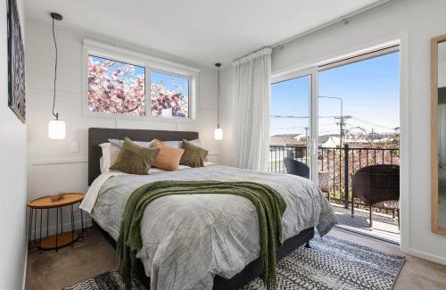 Linwood Casa | Charming Central Stay - Cosy Comfort and Free Parking