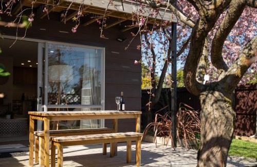 Linwood Casa | Charming Central Stay - Cosy Comfort and Free Parking