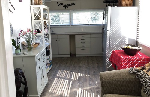 Hovells Creek Casa | Charming Century Old Country Cottage with a touch of French elegance.