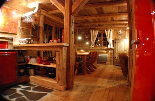 Les Lindarets Chalet De Esquí | charming cottage south ViewThe doors from the sun