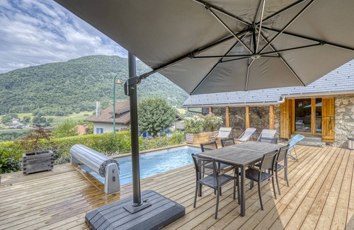 Bluffy Chalet De Esquí | 🏡 Charming Chalet with Pool – Between Lake and Mountains in Bluffy