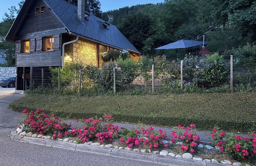 Bluffy Chalet De Esquí | 🏡 Charming Chalet with Pool – Between Lake and Mountains in Bluffy