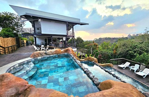 Poas Volcano National Park Chalet De Esquí | Charming chalet with WiFi in Poas. Great trails, and pools