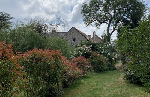 Monteaux Cabaña | Charming Character Cottage, Superb Location, Heated Pool And Services and More!
