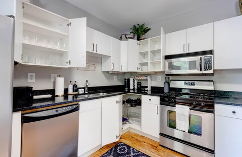 Federal Hill Casa | Charming Charlies is the best of Baltimore in Federal Hill!
