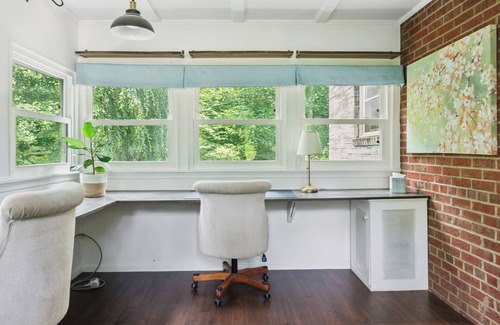 Lake Barcroft Casa | Charming chateau - huge yard close to DC