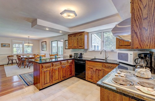 North Chatham Casa | Charming Chatham Home Close to Bassing Harbor!