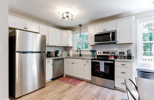 Dumbarton Casa | Charming, Cheerful 3 Bedroom Home in Richmond, VA!
