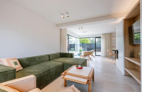 Lichtervelde Casa | Charming Chic Stay with Garden Views & Parking