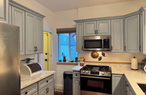 Grant Hill Casa | Charming city center craftsman house with full kitchen and AC