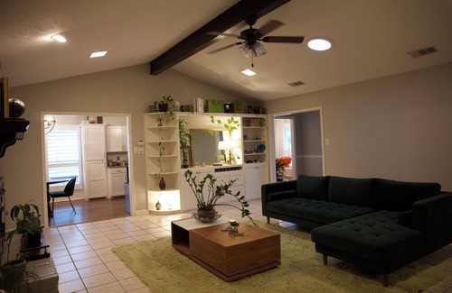 Allen Casa | Charming Classy & Elegant 2-bedroom home with fitness room! Sleeps 4