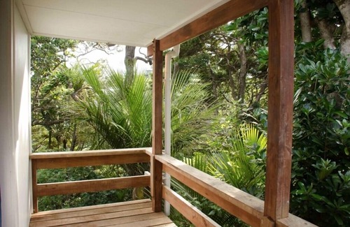 Matapouri Casa | Charming_clifftop_bach in Woolleys Bay
