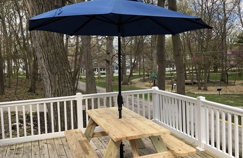 Lakeside Cabaña | Charming cottage in Lakeside near Cherry Park and the lake!