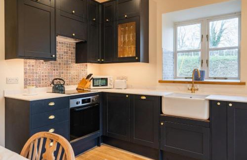 Pointington Casa | Charming Coach House Retreat Near Sherborne Abbey