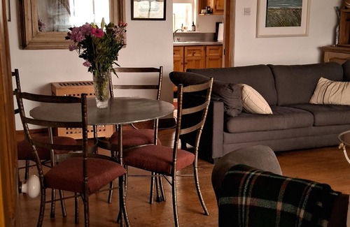 Garryvoe Cabaña | Charming Coast guard cottage overlooking Ballycotton harbour. Garden and yard.