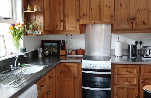 Garryvoe Cabaña | Charming Coast guard cottage overlooking Ballycotton harbour. Garden and yard.