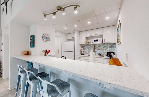 Villa Sabine Condominio | Charming coastal condo with water views, great location, balcony, WiFi, A/C