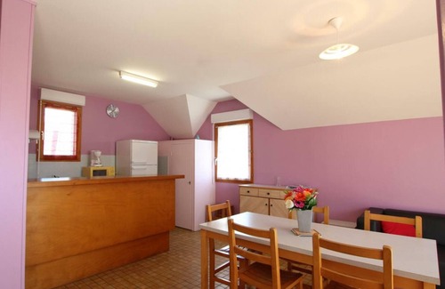 Surtainville Cabaña | Casa costera con jardín privado, 2 habitaciones, wifi, y admite mascotas