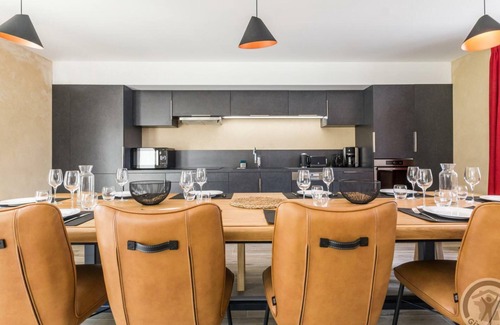 Gouberville Cabaña | Casa moderna y espaciosa con jardín cerca del mar, ideal para familias y grupos, mascotas admitidas