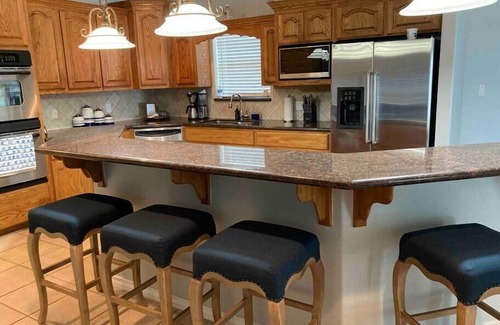 Dinero Casa | Charming Coastal Lakehouse *ALL INCLUSIVE*
