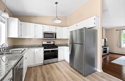 Narragansett Casa | Charming Coastal Retreat – Beautiful 4-Bedroom Home Near Narragansett Beach