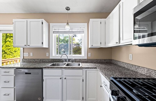 Narragansett Casa | Charming Coastal Retreat – Beautiful 4-Bedroom Home Near Narragansett Beach