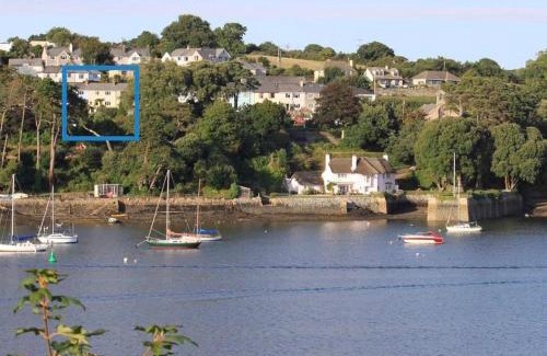Flushing Casa | Charming Coastal Retreat in Flushing, Cornwall | Cosy Village Home with Parking & Outdoor Space, Near Beach & Falmouth Ferry