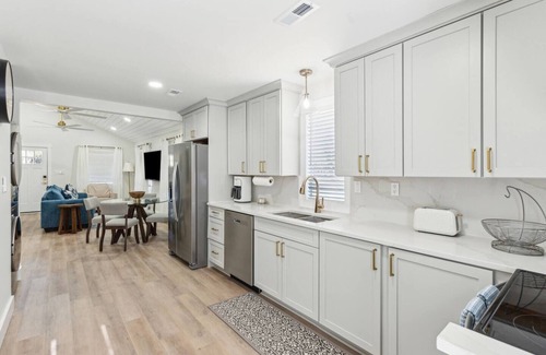 Edisto Island Casa | Charming coastal getaway just minutes from Edisto Beach! Enjoy a spacious home with a full kitchen, cozy living areas, and peaceful outdoor spaces. Perfect for families, couples, or friends seeking beach days, fishing, and relaxation.