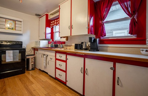 Cody Casa | Charming Cody Home - sleeps 5, walking distance to downtown!