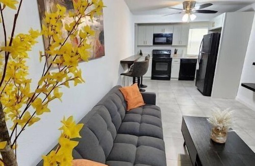 Northwest Orlando Casa | Charming College pk Duplex @Lake Fairview Sleeps 8