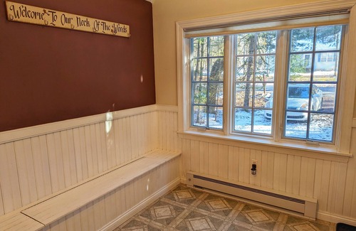Mount Pocahontas Cabaña | Charming Colville Cottage with King Bed/Deck/Pet Friendly!