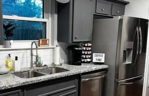 Atascocita Casa | Charming & Comfy 4bed home w/ indoor fireplace