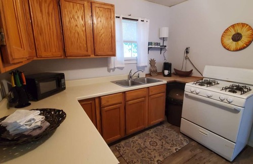North Central Columbia Casa | Charming, comfy home close to downtown and all colleges!