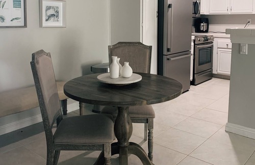 Oak Park Condominio | Charming Condo in the Canyons