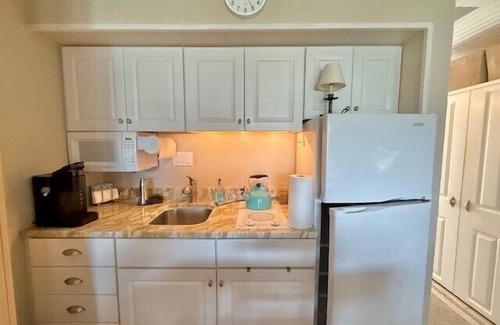 Stone Harbor Condominio | charming condo just three blocks from the beach