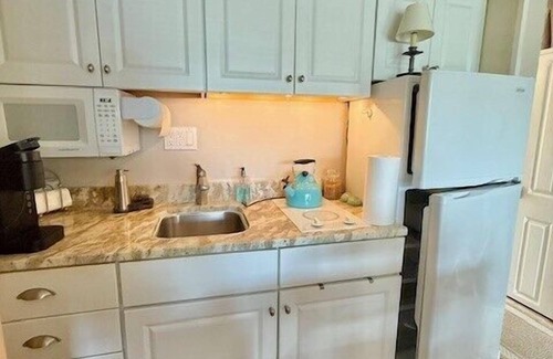 Stone Harbor Condominio | charming condo just three blocks from the beach