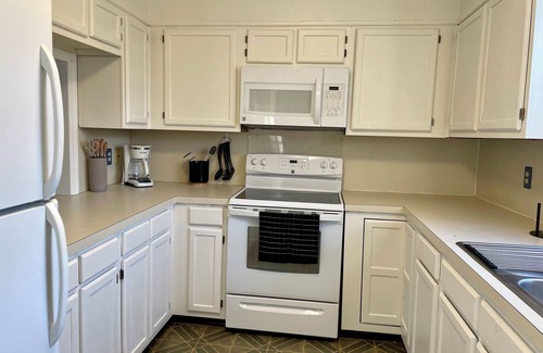 Winston - Salem Apartamento | Charming Condo Near WFU, Full Kitchen, Strong WiFi, Charming condo near WFU, full kitchen, strong Wi
