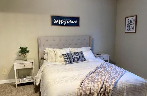Winston - Salem Apartamento | Charming Condo Near WFU and Hospitals, Full Kitchen, Strong WiFi, In-Unit Laundry