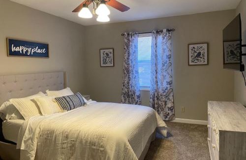 Winston - Salem Apartamento | Charming Condo Near WFU and Hospitals, Full Kitchen, Strong WiFi, In-Unit Laundry