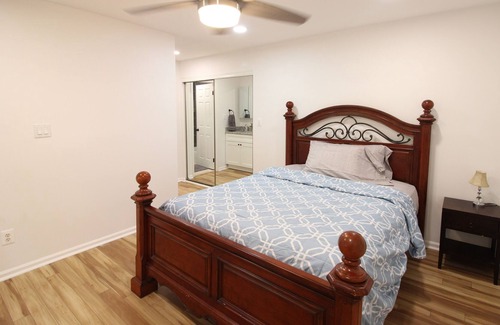 West Falls Church Condominio | Charming Condo With Lakeside View