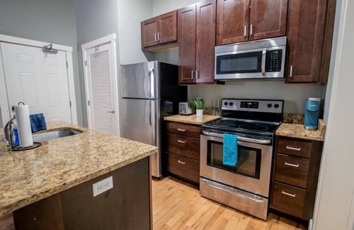 Downtown Apartamento | Charming Condo with King Bed in Heart of Downtown!