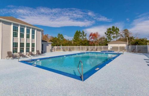 Gulf Shores Casa | Charming Condo with luxe amenities less than 10 minutes from the Beach