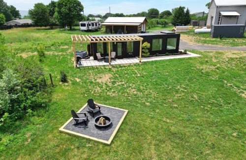 Pine Grove Casa | Charming Container Getaway Amidst Rural Serenity