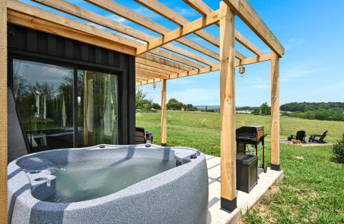 Pine Grove Casa | Charming Container Getaway Amidst Rural Serenity