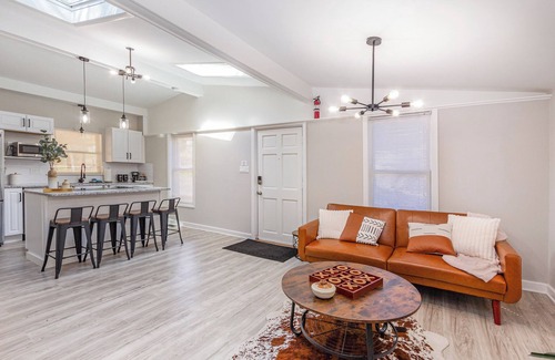 Durham Casa | Charming Contemporary 2 Bedroom Home in Durham
