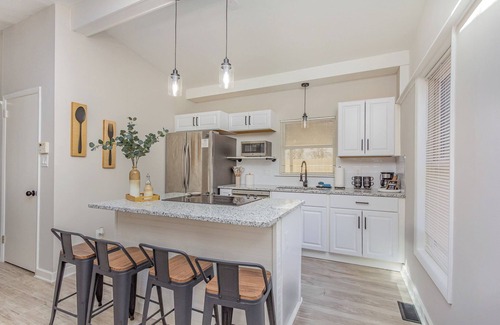 Durham Casa | Charming Contemporary 2 Bedroom Home in Durham