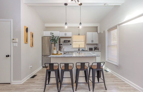 Durham Casa | Charming Contemporary 2 Bedroom Home in Durham