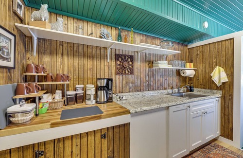Duenweg Apartamento | Charming Converted Railcar Studio in Joplin!