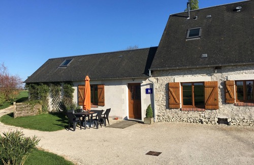 Bougy-lez-Neuville Casa | Encantadora casa de campo Le Moulin Brulé con piscina